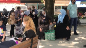 Maske tamam sosyal mesafe yok