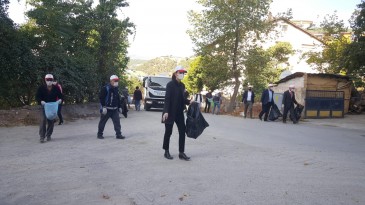 Kaymakam Hülya Yavuz çöp topladı