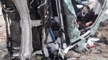 Otomobil köprüden uçtu 4 yaralı