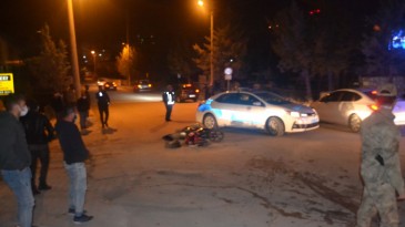 Motosikletli kurye kaza yaptı