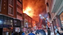 Çarşı merkezinde yangın