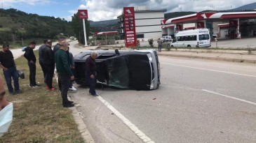Kontrolden çıkan otomobil kaza yaptı