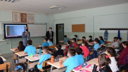 MİLLİ EĞİTİM MÜDÜRÜ SELİM BOLAT ;ÖĞRENCİLERİMİZİ OKULLARDA GÖRMENİN MUTLULUĞUNU YAŞIYORUZ