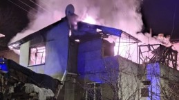 İKİ KATLI EV YANDI