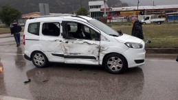 ATA SANAYİ KAVŞAĞINDA KAZA 1 YARALI