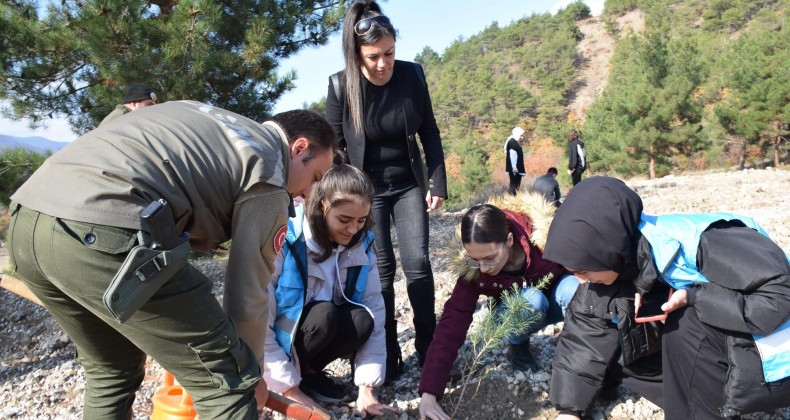 MİLLİ AĞAÇLANDIRMA GÜNÜNDE FİDAN DİKİM ETKİNLİĞİ YAPILDI