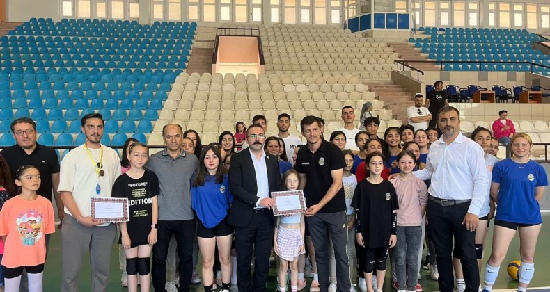 Reşadiye’de Gençlik spor yaz spor okulları açılışı yapıldı