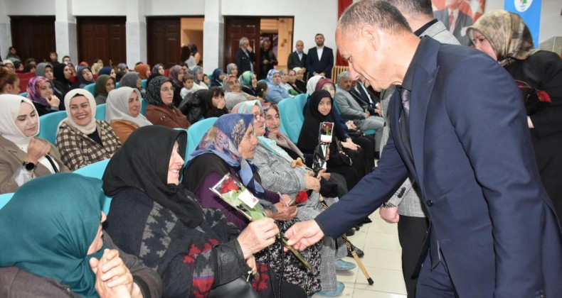 Reşadiye’de Anneler Günü kutlamasına yoğun ilgi