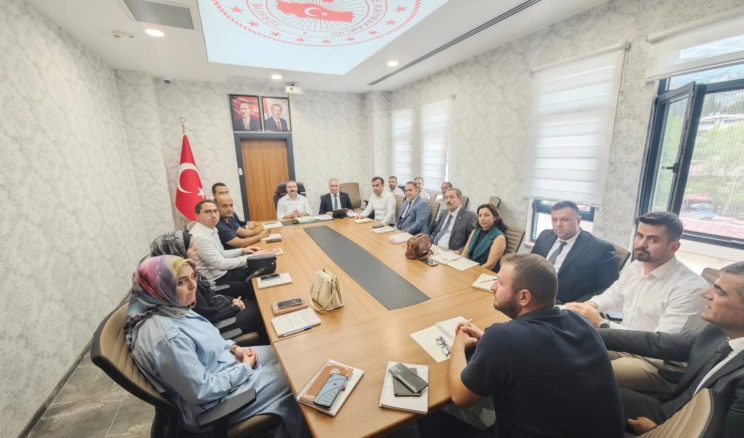 Kaymakam Ahmet Tan, okul müdürleriyle bir araya geldi