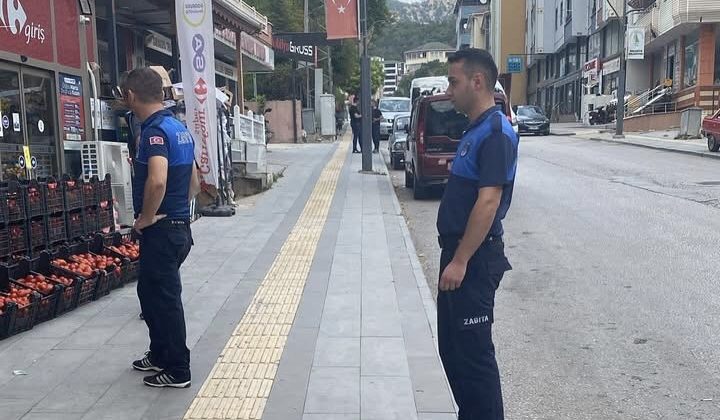 Reşadiye’de zabıtadan kaldırım işgali denetimi