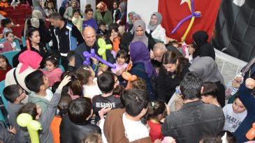 Çevre bilinci tiyatro ile anlatıldı, çocuklar beğeni ile izledi