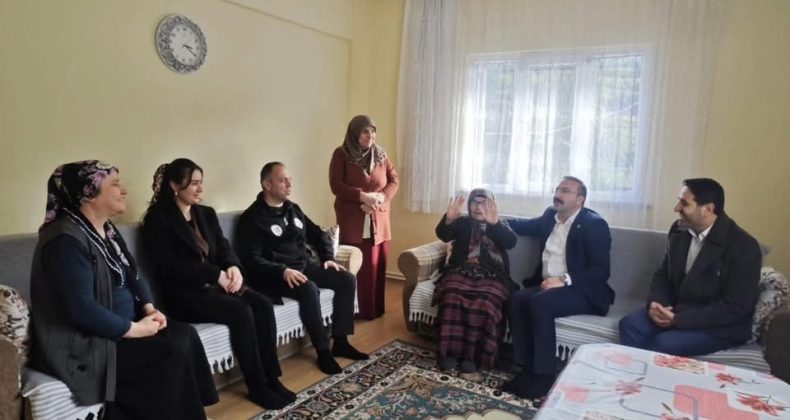 Kaymakam Tan, Vakıf personeli ile vatandaşları ziyaret etti