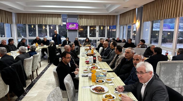 Başkan Ünal’dan siyaset bürokrat ve STK’ları buluşturan iftar