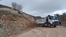 Reşadiye köy gurup yollarında heyelan