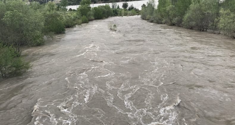 Valilik uyardı: Kelkit çayına dikkat