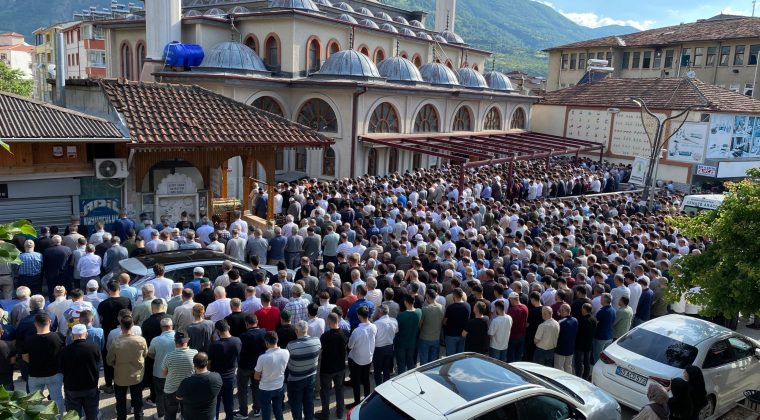 Reşadiye’de 2 genç gözyaşları içinde toprağa verildi!