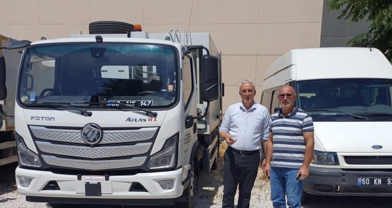 Çevrecik ve Yolüstü Belediyelerine hibe çöp araçları teslim edildi